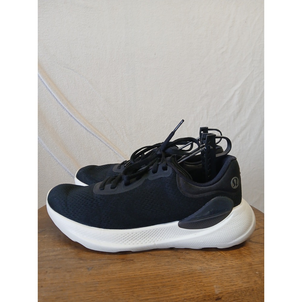 Lululemon beyondfeel black and white running shoe size 9 womens
